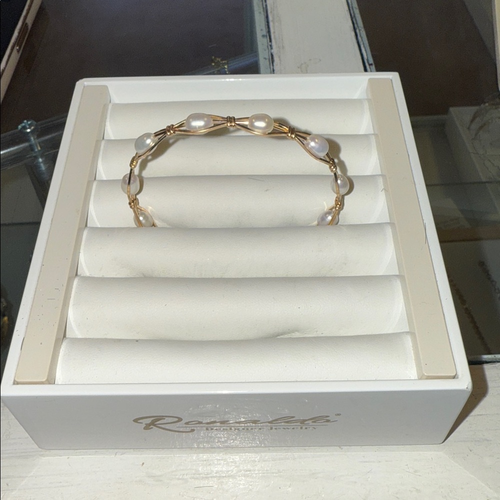 RONALDO ; Gold and Pearl Bracelet